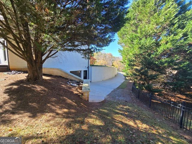 398 Dunleven Manor Walk, Lawrenceville, GA 30043