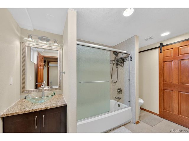 43 S Eagle Cir, Aurora, CO 80012