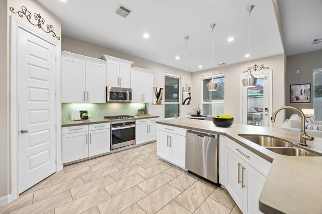 843 Butterfly Garden Trail, Richmond, TX 77406