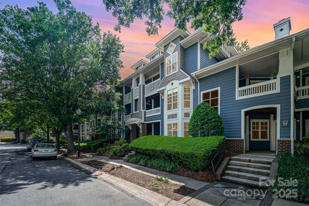 2210 Sumner Green Avenue O, Charlotte, NC 28203