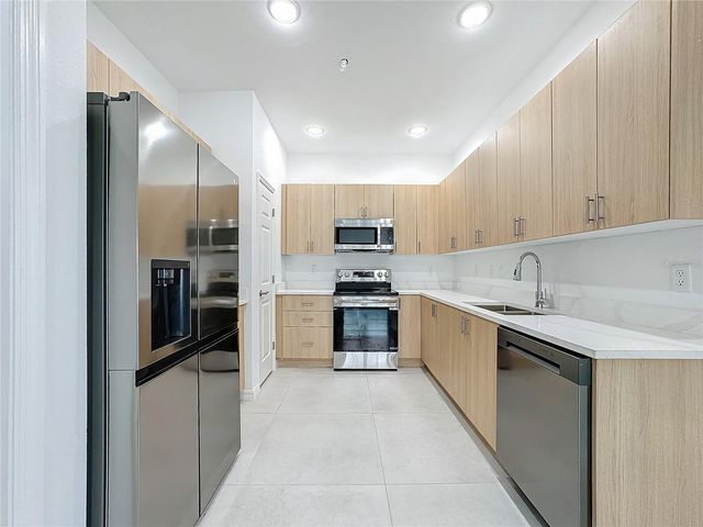 1748 BARTON TOWNE CIRCLE, St Cloud, FL 34769