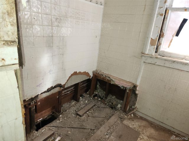 4021 Elmhurst Street, Detroit, MI 48204