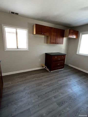 5626 Merrick Street, Dearborn Heights, MI 48125