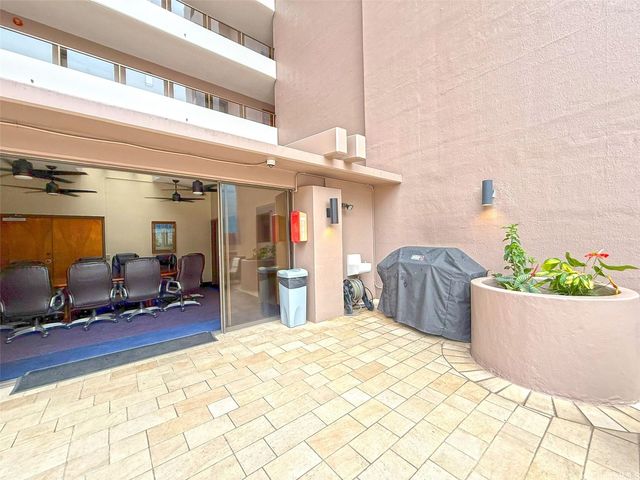 1910 Ala Moana Boulevard 18A, Honolulu, HI 96815