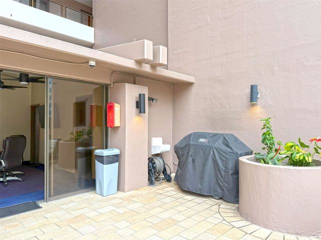 1910 Ala Moana Boulevard 18A, Honolulu, HI 96815