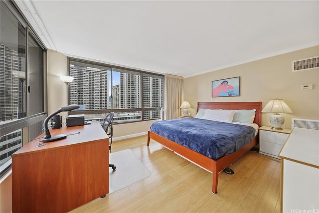 1910 Ala Moana Boulevard 18A, Honolulu, HI 96815