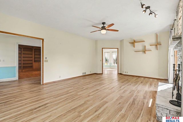 6777 Platteview Road, Papillion, NE 68133