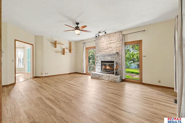 6777 Platteview Road, Papillion, NE 68133