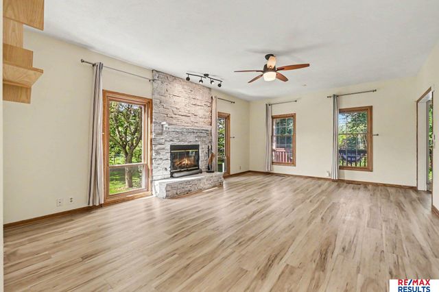 6777 Platteview Road, Papillion, NE 68133