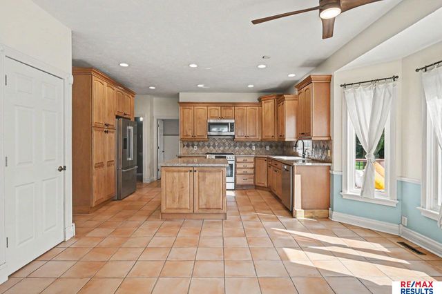 6777 Platteview Road, Papillion, NE 68133