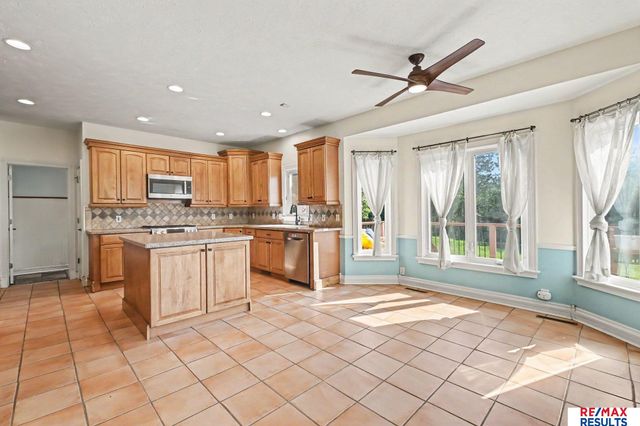 6777 Platteview Road, Papillion, NE 68133