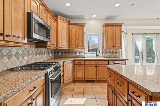 6777 Platteview Road, Papillion, NE 68133