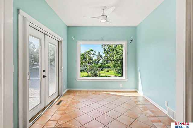 6777 Platteview Road, Papillion, NE 68133