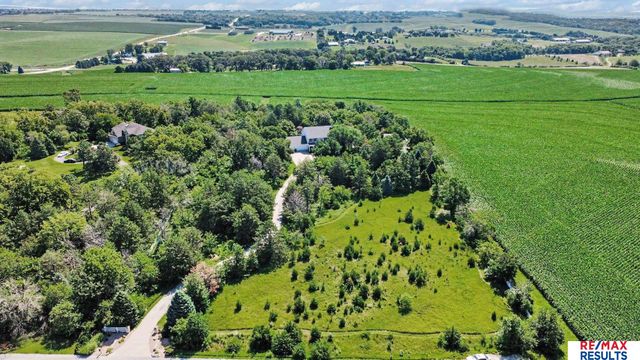 6777 Platteview Road, Papillion, NE 68133