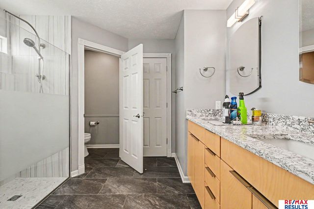 6777 Platteview Road, Papillion, NE 68133
