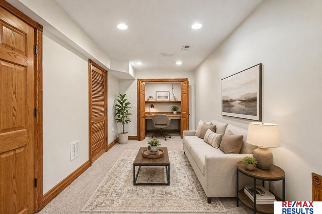 6777 Platteview Road, Papillion, NE 68133