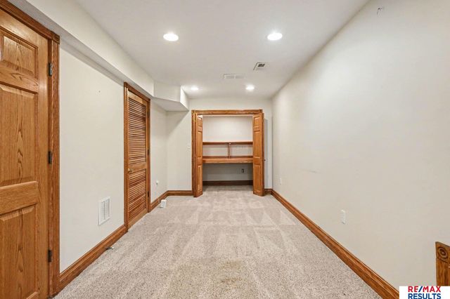 6777 Platteview Road, Papillion, NE 68133