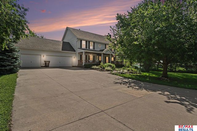 6777 Platteview Road, Papillion, NE 68133