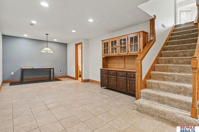 6777 Platteview Road, Papillion, NE 68133
