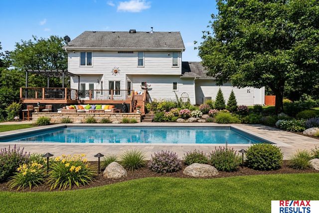6777 Platteview Road, Papillion, NE 68133