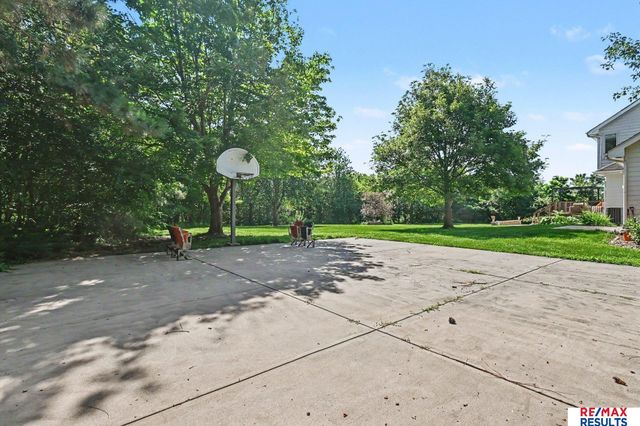 6777 Platteview Road, Papillion, NE 68133