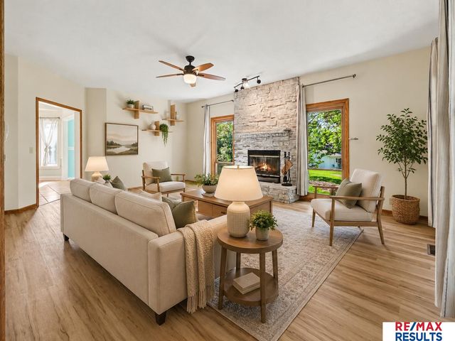 6777 Platteview Road, Papillion, NE 68133