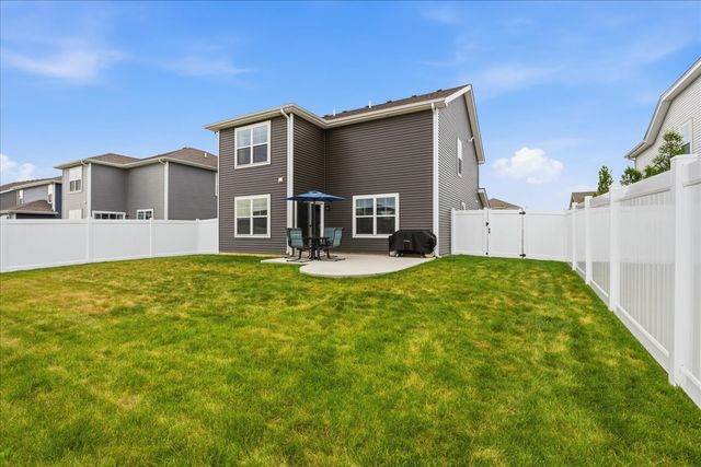 116 Fieldcrest Avenue, Hampshire, IL 60140