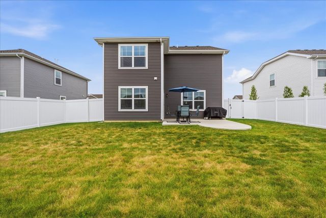 116 Fieldcrest Avenue, Hampshire, IL 60140
