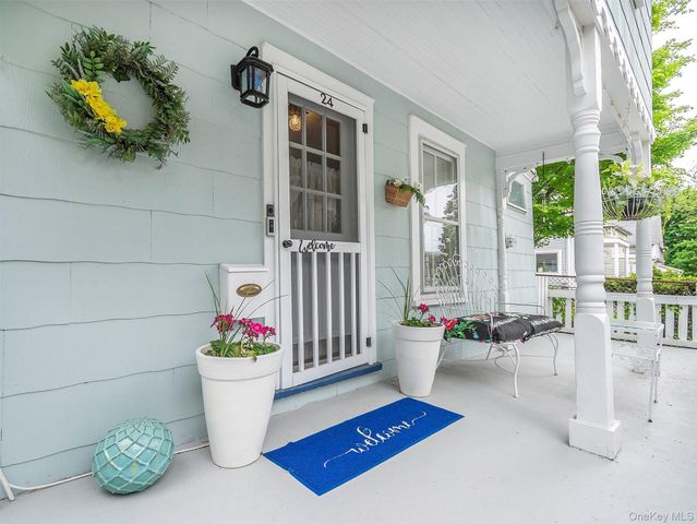 24 Maple Avenue, Sea Cliff, NY 11579