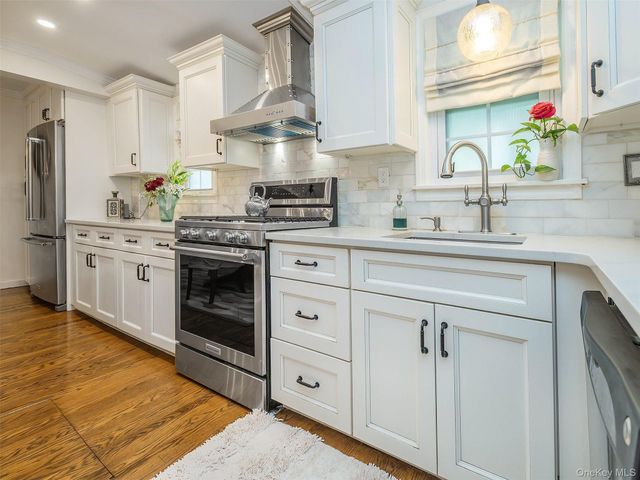 24 Maple Avenue, Sea Cliff, NY 11579