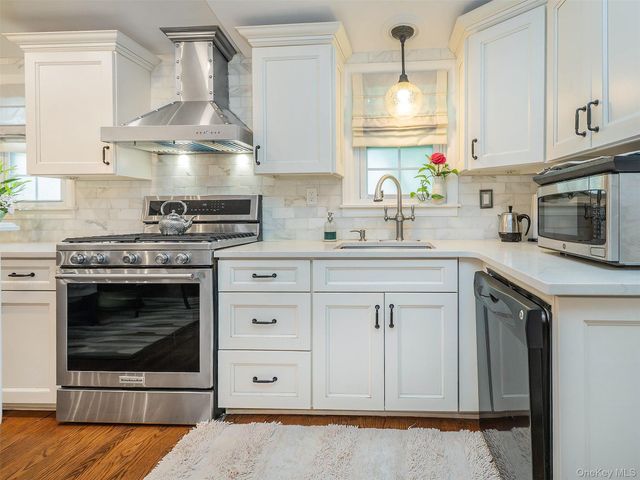 24 Maple Avenue, Sea Cliff, NY 11579