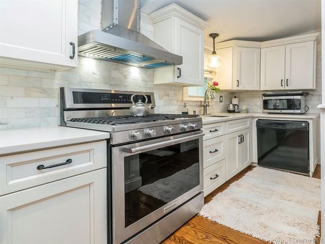 24 Maple Avenue, Sea Cliff, NY 11579