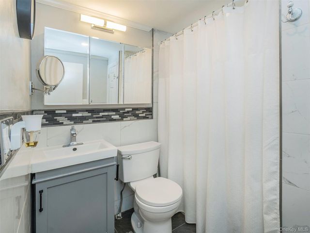 24 Maple Avenue, Sea Cliff, NY 11579