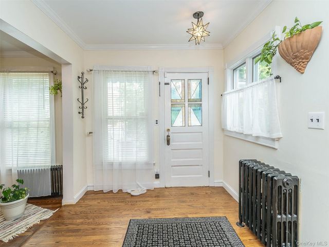24 Maple Avenue, Sea Cliff, NY 11579