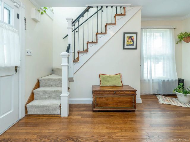 24 Maple Avenue, Sea Cliff, NY 11579