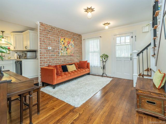 24 Maple Avenue, Sea Cliff, NY 11579