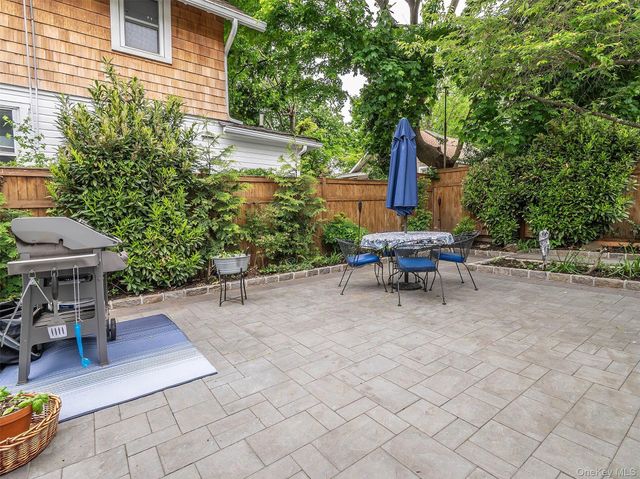 24 Maple Avenue, Sea Cliff, NY 11579