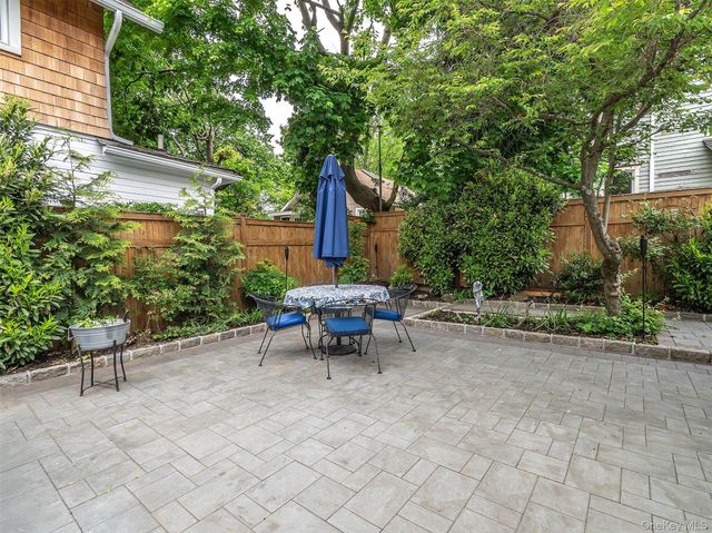 24 Maple Avenue, Sea Cliff, NY 11579