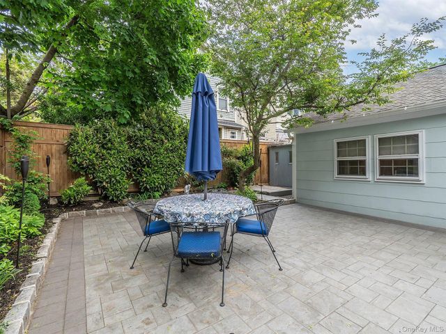 24 Maple Avenue, Sea Cliff, NY 11579