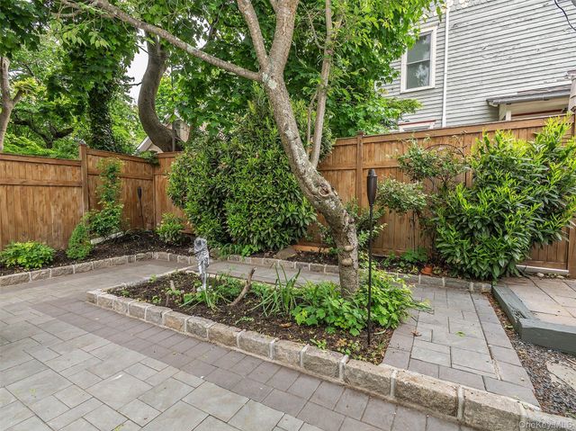 24 Maple Avenue, Sea Cliff, NY 11579