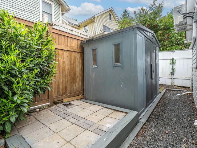 24 Maple Avenue, Sea Cliff, NY 11579