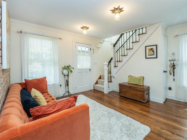 24 Maple Avenue, Sea Cliff, NY 11579