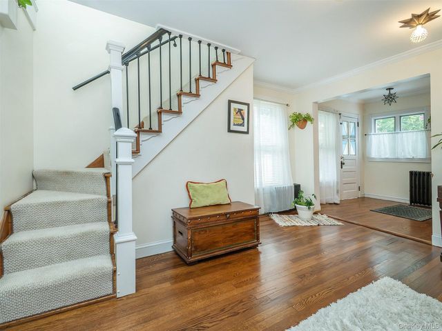 24 Maple Avenue, Sea Cliff, NY 11579