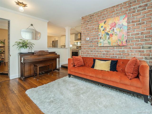 24 Maple Avenue, Sea Cliff, NY 11579
