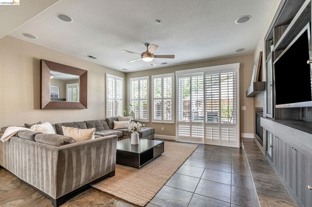43 Sorrel Ct, Oakley, CA 94561