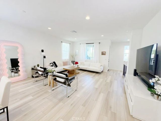 254 N Standard Avenue, Santa Ana, CA 92701