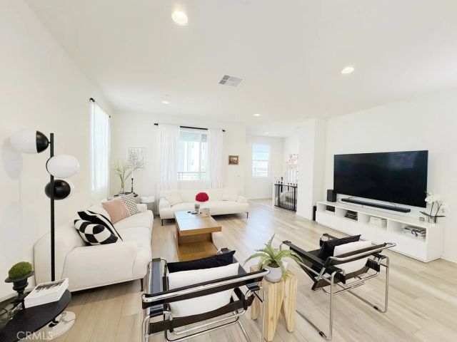 254 N Standard Avenue, Santa Ana, CA 92701