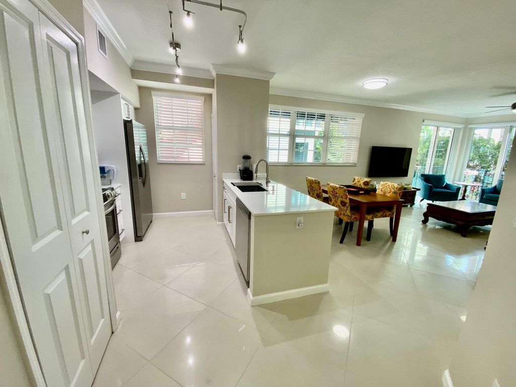 225 NE 1st Street 202, Delray Beach, FL 33444
