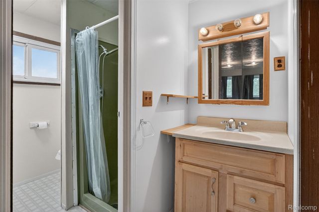 138 W Hunters Creek Road, Lapeer Township, MI 48446