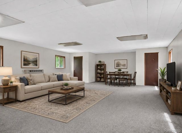 138 W Hunters Creek Road, Lapeer Township, MI 48446